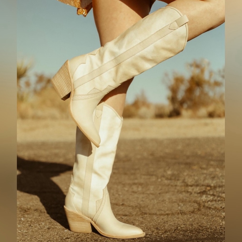 Dolce Vita Cream Cowboy Boots chic, Bach party 🎉